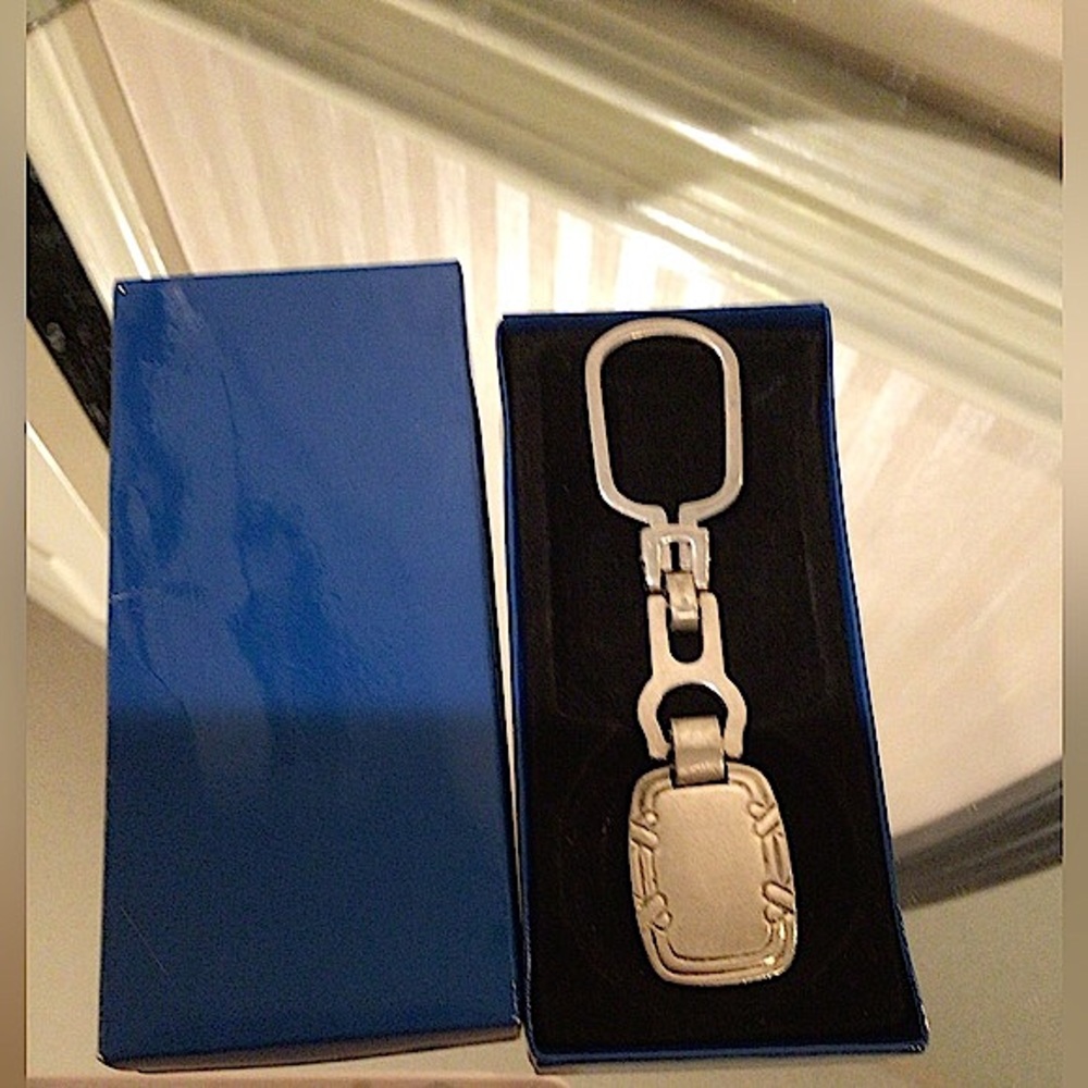 Vintage unisex silver  keychain